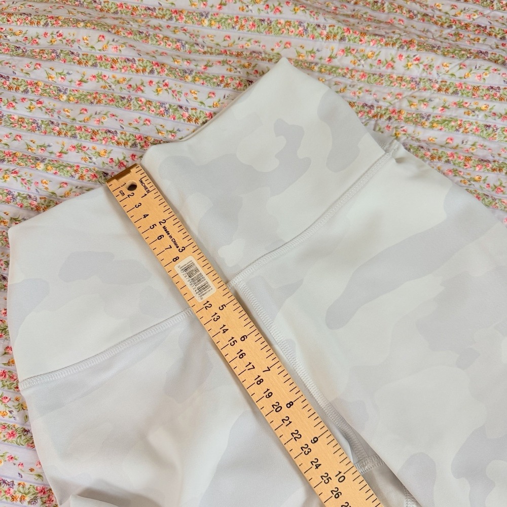 Alo‎ Yoga Camo Biker Shorts Light Grey White High Waist Athletic S - Picture 7 of 8